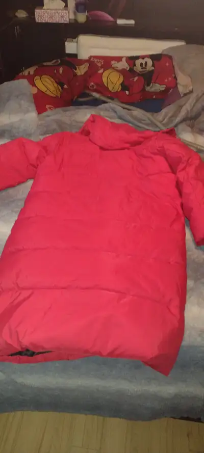 Manteau long neufs rouge ou blanc à DONNER., View more