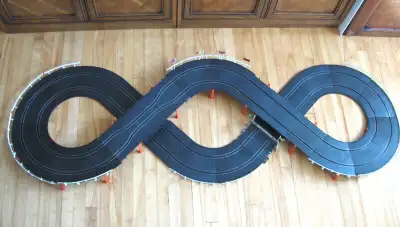 PISTE DE COURSE VINTAGE ELDON DOUBLE LOOP SLOT  RACING TRACK, View more
