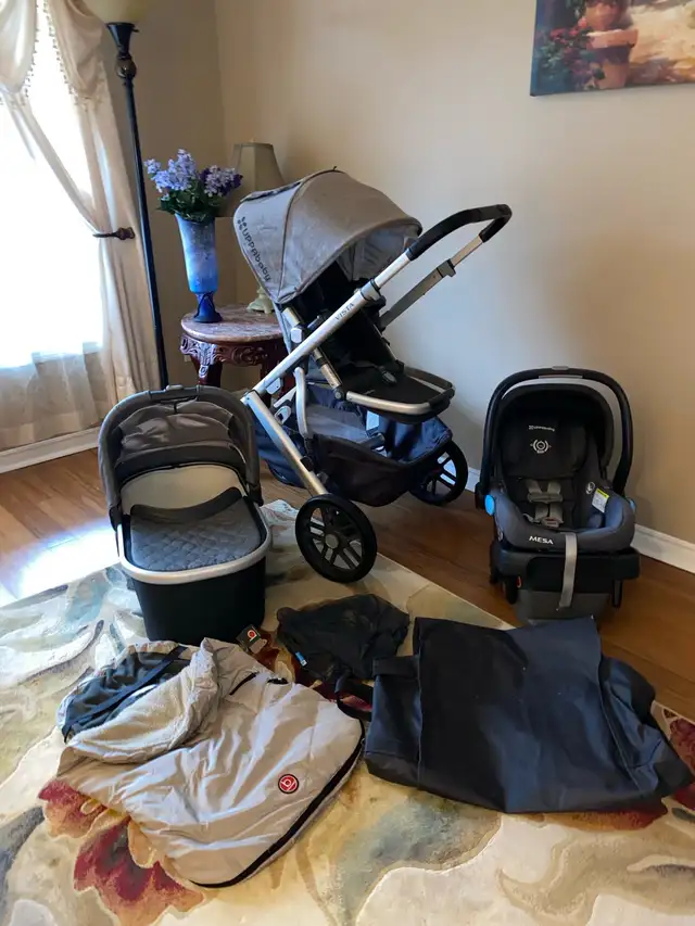 Uppababy Vista stroller with bassinet ( car seat extra cash )  in Strollers, Carriers & Car Seats in Markham / York Region - Image 2