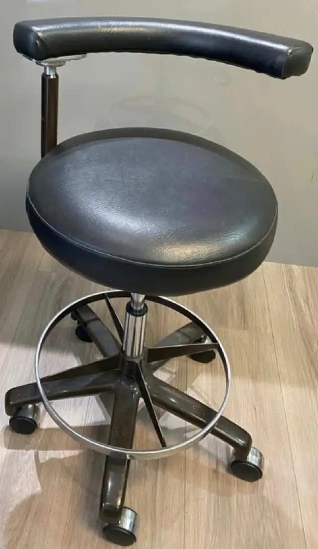 ADEC and Pelton & Crane Dental Chairs and Stools in Other Business & Industrial in Delta/Surrey/Langley - Image 5