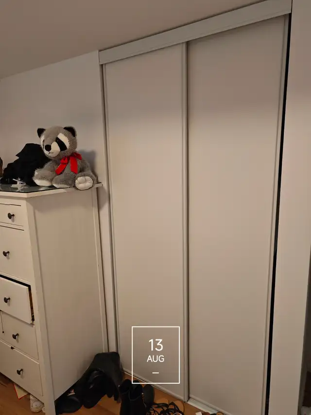 Two-level suite, Ground level living room, 2 basement bedrooms in Long Term Rentals in Mississauga / Peel Region - Image 13