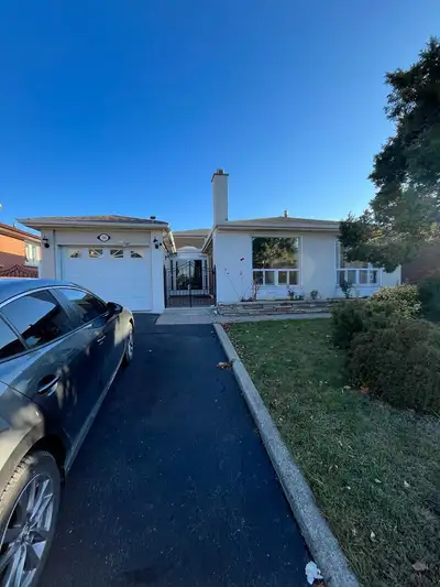 A private room available for rent from August 1st. This has a backyard view . The location is near t...