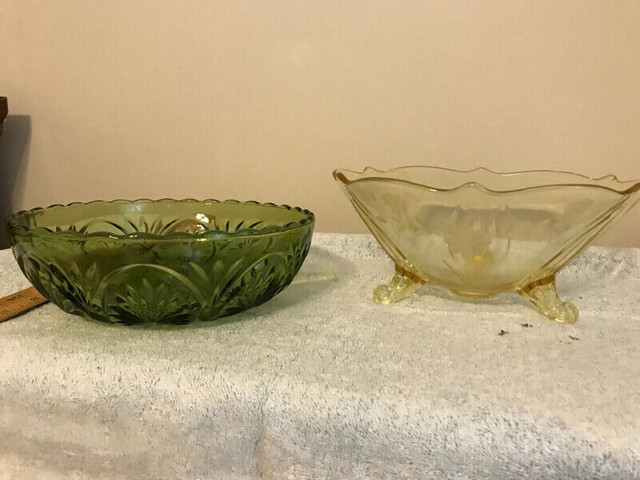Etched Lanchester yellow 3 Footed Depression glass ridge bowl in Arts & Collectibles in Oshawa / Durham Region - Image 2