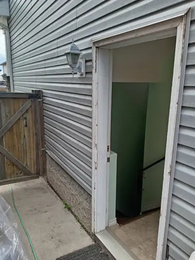 Legal basement suite rent 2 bedrooms