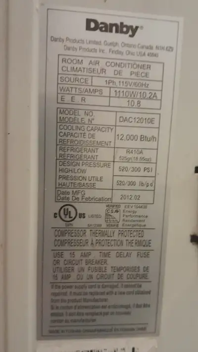 Climatiseur de marque Dunby 12000 BTU Fonctionne tres bien. Cell: 514 4439587 Ramassage H1j1j5