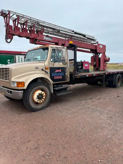International boom truck Year 2000 Needs inspection