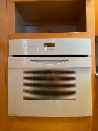 Immaculate High End Jenn-Air Wall Oven, View more