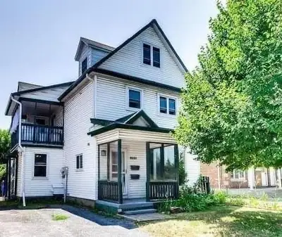 2 bedrooms available in a 3bedroom home - 2 chambres disponible