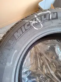 MICHELIN ICE AND SNOW TIRES LIKE NEW 