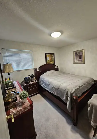 Private Furniture Room for Rent, with shared kitchen and bathroom. Excellent Location; close to groc...