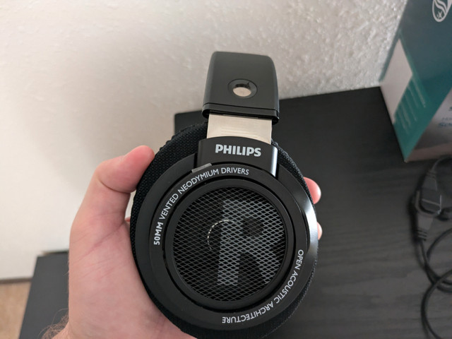 Philips SHP9500 & V-MODA BoomPro Mic in Headphones in Quesnel - Image 3