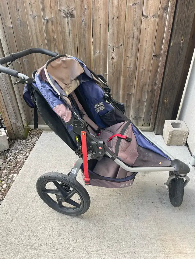 BOB stroller in Strollers, Carriers & Car Seats in Hamilton - Image 6