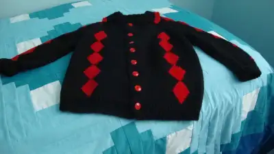 Veste de laine pour garçon, tricotée à la main, View more