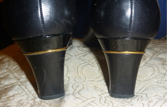 BALLY Size 7 US (UK 4 1/2 E) women Shoes Gold Line Heel Trim in Women's - Shoes in Barrie - Image 2