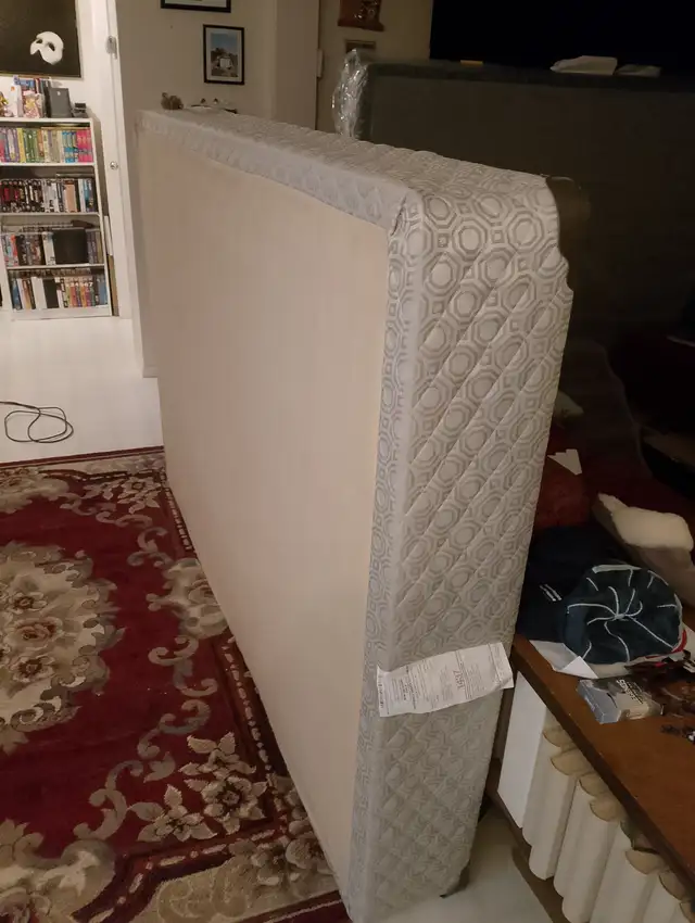 Sealy Posterpedic Full Mattress and Boxspring in Beds & Mattresses in Chilliwack - Image 3