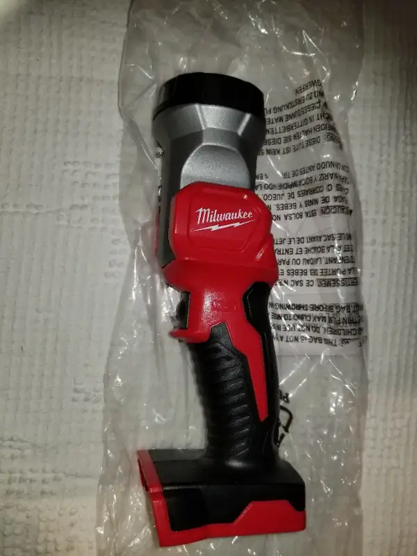 Milwaukee Tool Lumens LED Portable Flashlight (Tool Only) in Power Tools in Oakville / Halton Region - Image 3