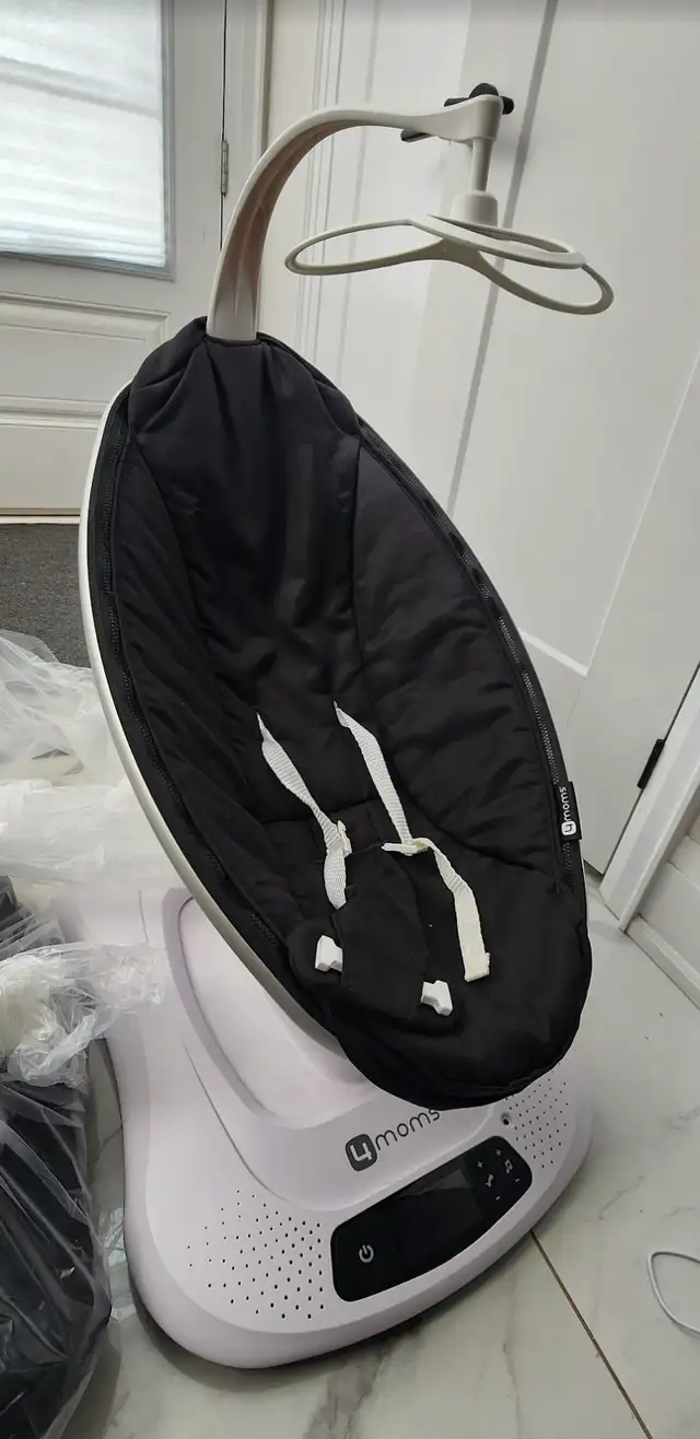 4moms MamaRoo Multi-Motion Baby Swing - Bluetooth - Like New63760490168449121