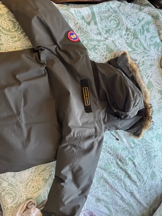 Canada goose parka in Men's in City of Toronto - Image 2