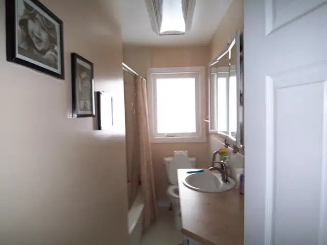 Off-Campus Student Housing Near WLU & UW in Long Term Rentals in Kitchener / Waterloo - Image 4