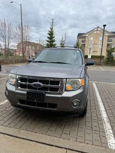 2010 Ford Escape – Top of the Line • Sunroof • Heated seats • Power seats • Cold A/C • Brand new tir...