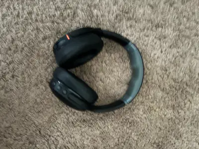 Adjustable Bass, Amazing sound quality, In great condition nothing wrong with them. can negotiate. N...