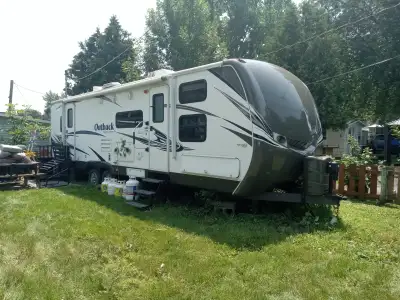 Elle est présentement au Camping Terrasse Rougemont. Vous aurez le terrain payé jusqu'au printemps,...
