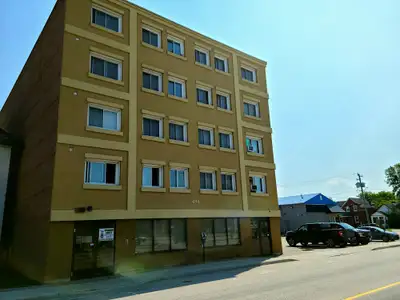 1 Bedroom - Newly Renovated - Available Immediately