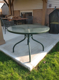 Round patio table, diameter 40"