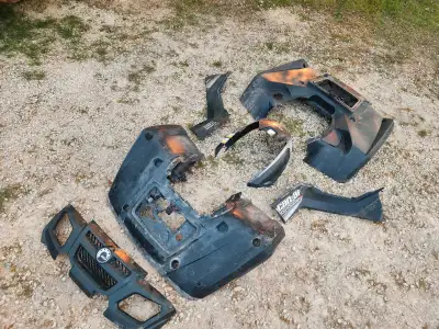 Selling a set of plastics for a Gen 1 can am outlander 650. Good shape with no broken tabs Sold as s...