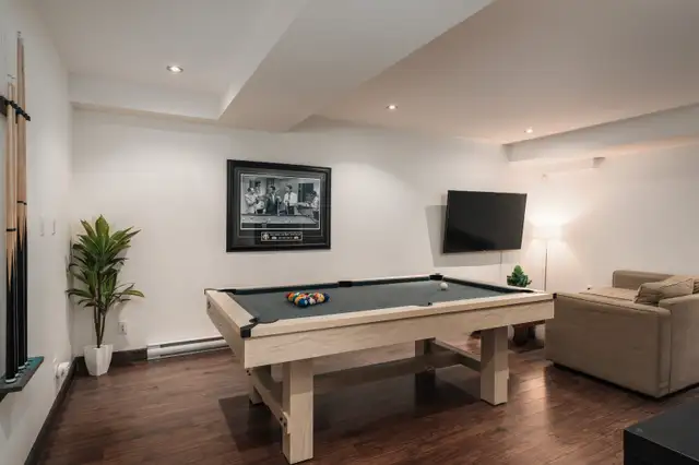 Mt .Blanc Chalet, 15mins to Tremblant - Spa & Billiards in Quebec in Canada - Image 9