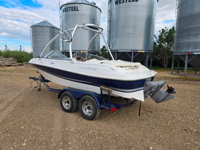 2004 Inboard Boat in Powerboats & Motorboats in Moose Jaw - Image 3