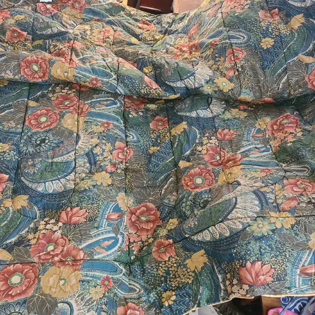 Croscill Vintage Double Comforter set in Bedding in Mississauga / Peel Region - Image 4