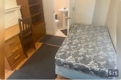 a room with WC,P neatest York U, Finch/Keele/Steeles, Bus, subway A bed room with separate washroom...