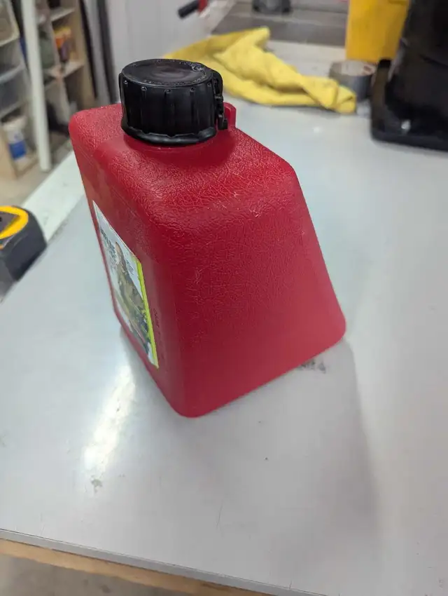 Harley 1 gal gas can in Motorcycle Parts & Accessories in St. Catharines - Image 5
