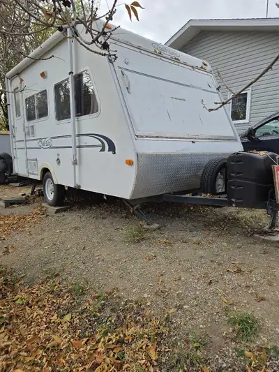 I have e a 1998 Bantam Trail Lite RV Camper clean & good condition also there's a solar panels on th...