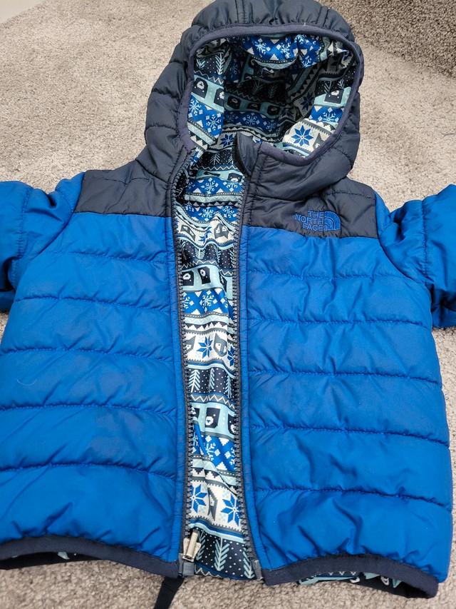 Northface hooded reversible jacket 12M blue in Clothing - 12-18 Months in Saskatoon - Image 3