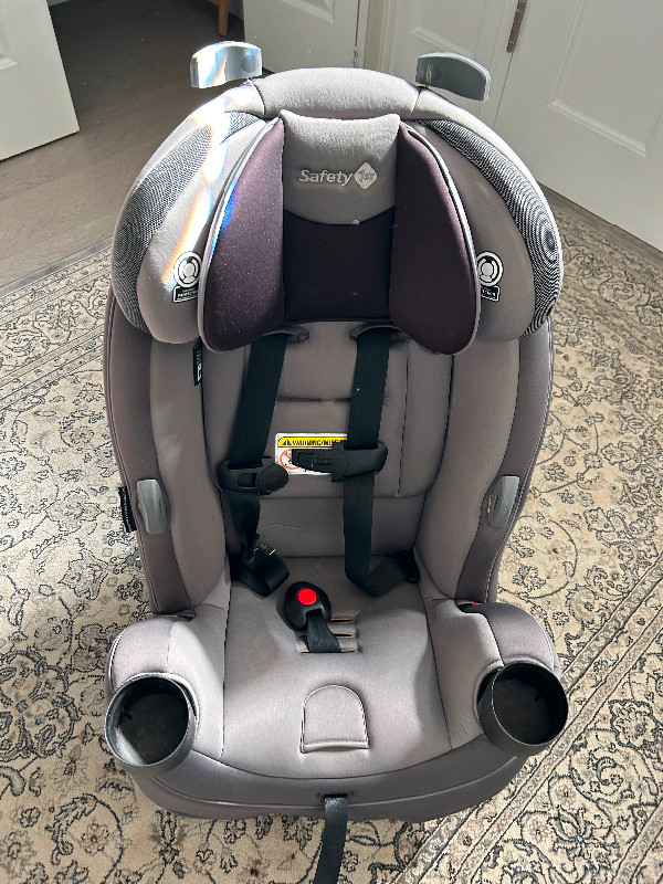 Safety 1st child car seat in Strollers, Carriers & Car Seats in North Shore