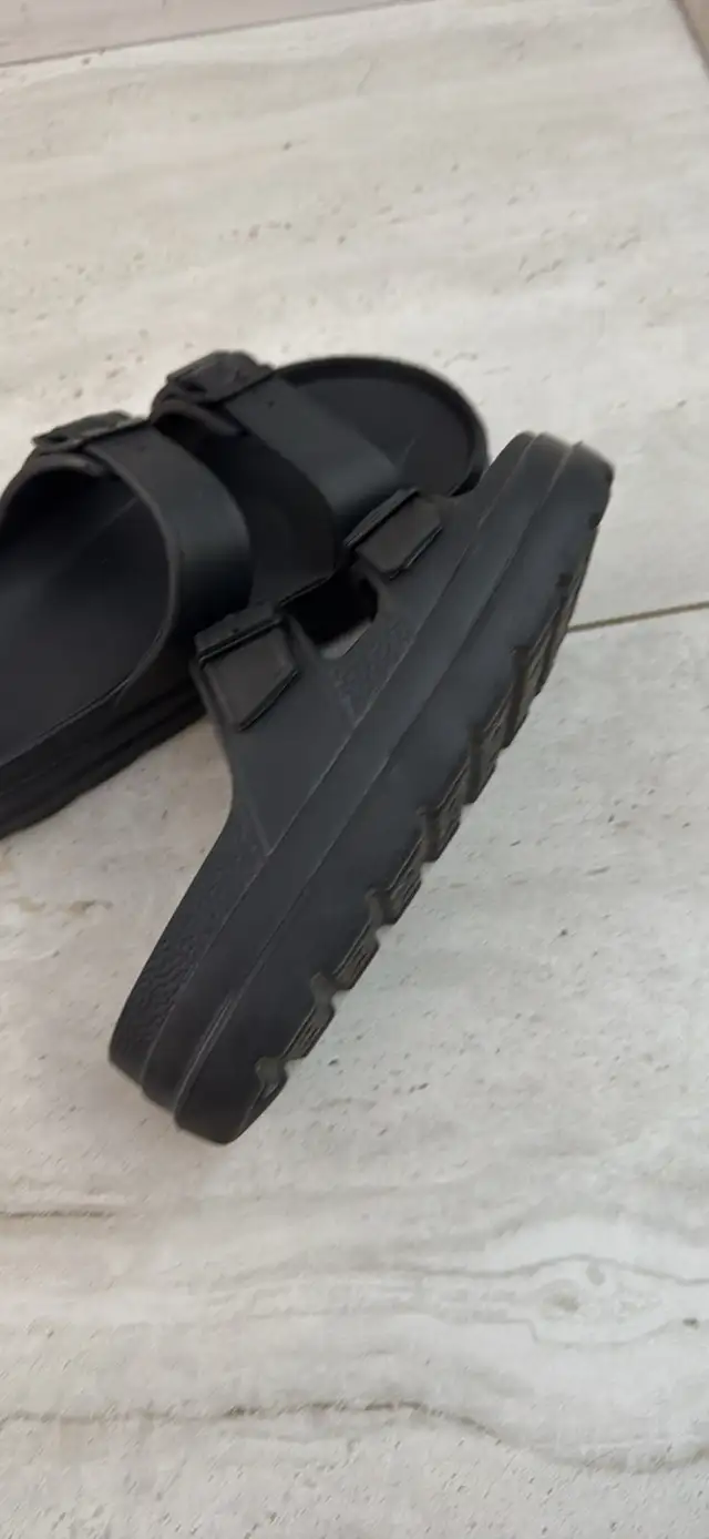 women’s sandals size 10 in Women's - Shoes in Hamilton - Image 4