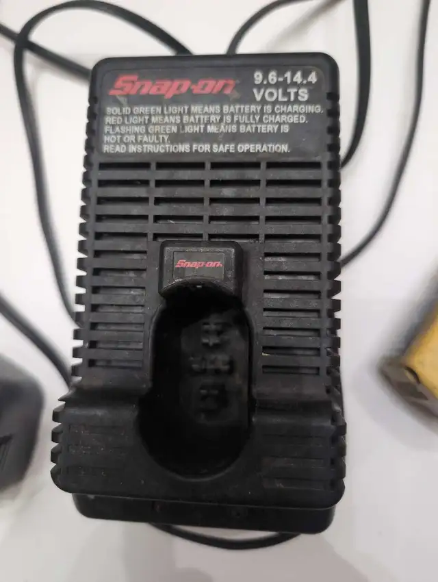 Snap-on 3/8" drive cordless impact wrench and charger set in Power Tools in Kitchener / Waterloo - Image 4