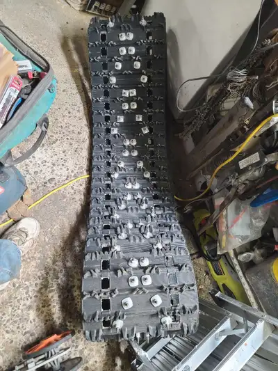 Used track..from a 2011 artic cat 1100 turbo 4 stroke Z1 LXR... track is 127.5.. lugs are 1 1/4.. pi...