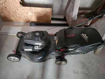This Craftsman lawnmower features a reliable powerful Honda engine, providing the power you need to...