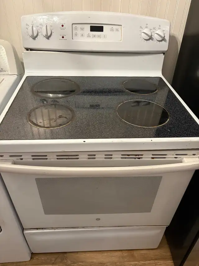 General Electric Stove in Stoves, Ovens & Ranges in Bedford - Image 2