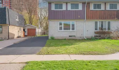 -Townhouse near Chicopee hill, near plaza, near Fairview Park Mall, near GRT ION train Sation, has b...