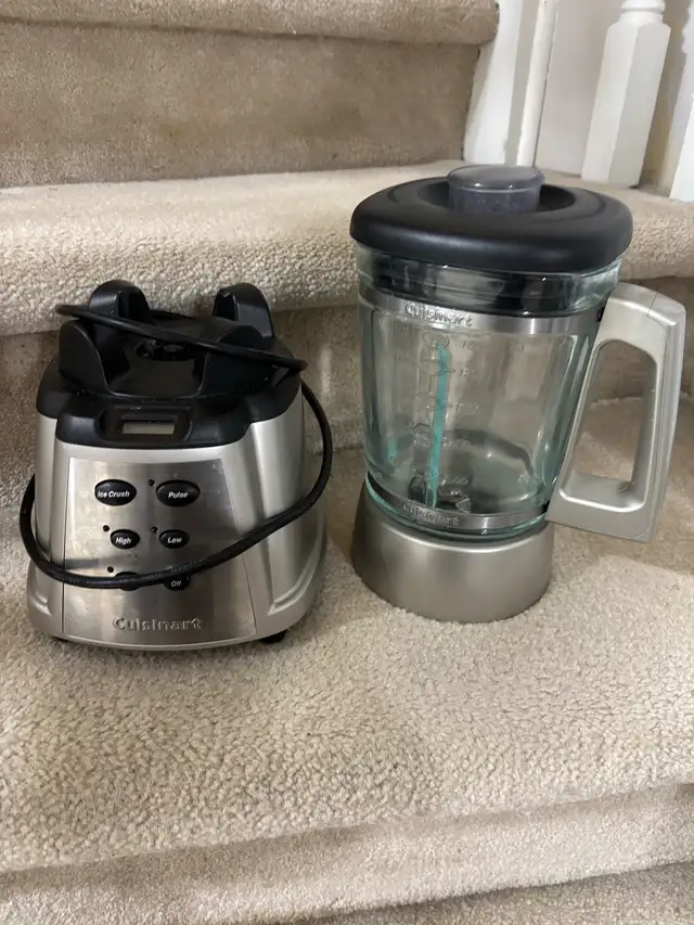 used Cuisinart blender 600 in silver - $65 in Processors, Blenders & Juicers in Markham / York Region - Image 4
