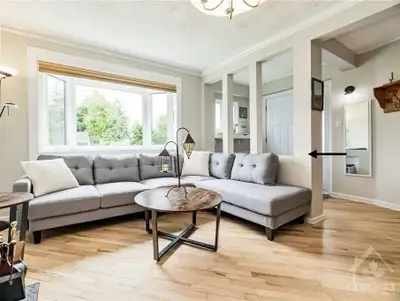 Private room available to rent in this beautiful bungalow, centrally located in Alta vista neighbour...