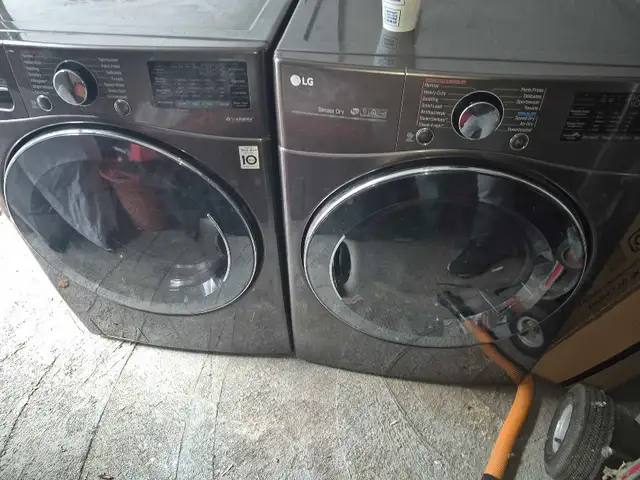 LG washer and dryer in Washers & Dryers in City of Montréal - Image 2