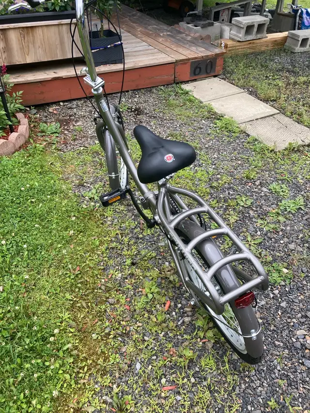 Vélo pliable Schwinn, 20 pouce, Flambant Neuf in Cruiser, Commuter & Hybrid in Saint-Jean-sur-Richelieu - Image 4