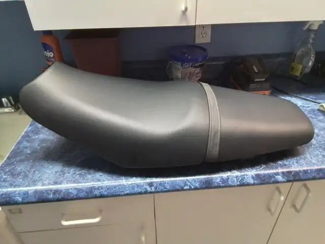 Kawasaki ZX14/CONCOURS 14 SEAT in Motorcycle Parts & Accessories in Oshawa / Durham Region - Image 3