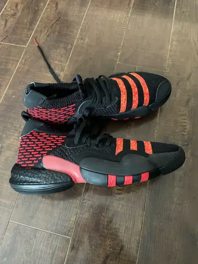 Trae Young 2 ADIDAS BASKETBALL SHOES LIKE NEW!! SIZE 10.5, View more