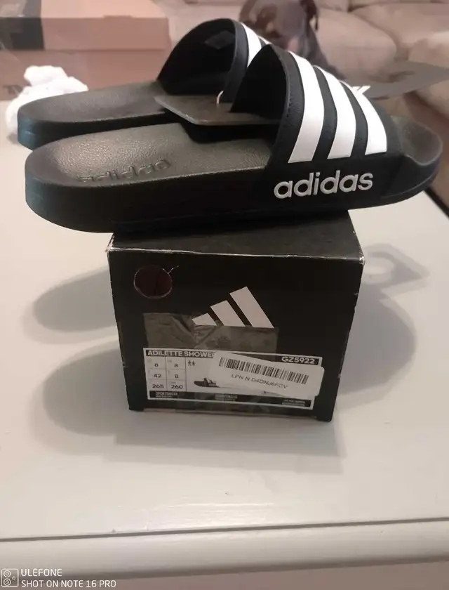 Adidas Adilette Slides in Men's Shoes in Kitchener / Waterloo - Image 4